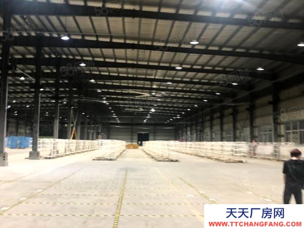 福州市長(zhǎng)樂(lè)物資倉(cāng)庫(kù) 長(zhǎng)樂(lè)空港全新鋼構(gòu)廠房出租,層高12米,可生產(chǎn),加工,可上行車