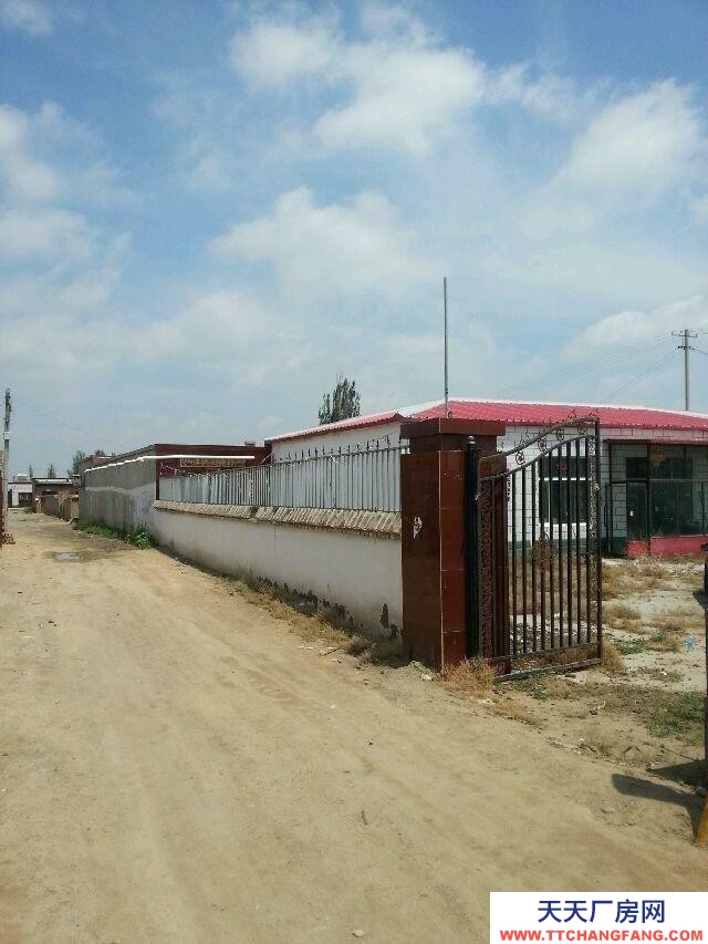 (出售) 鄂爾多斯占地1600平米，建筑面積900。油路邊，