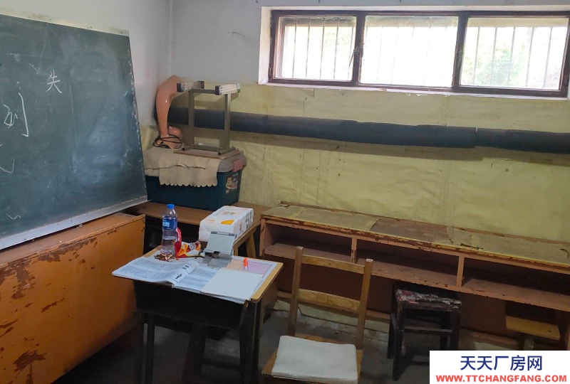 (出租) 薛家灣河濱里地下室出租，面積19平米。