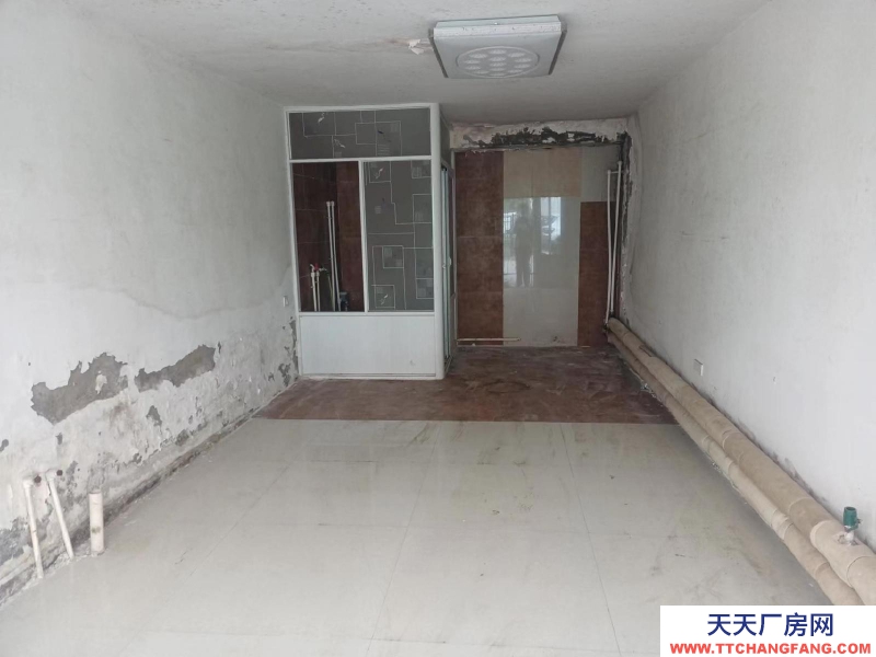 (出租) 通遼倉(cāng)庫(kù)有熱，有上下水，24平，可以半年付，月租500，位置好。