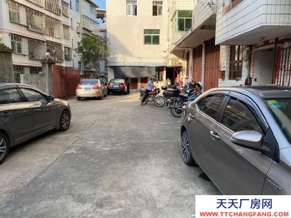 福州市永泰機(jī)加工廠房 一層停車場很大，二層大約600平米，三層至六層以上部分出租，