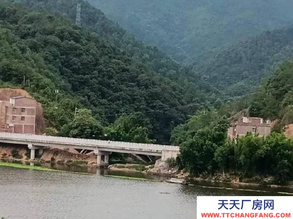 贛州市贛縣機加工廠房  鄉(xiāng)村湖景房出租 居龍?zhí)端畮爝叄勺狻⒖墒邸⒖珊匣镩_發(fā)民宿）