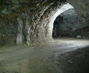 (出租) (鋪鋪通)桂林秀峰區桃花江路山洞內場地,冷庫出租