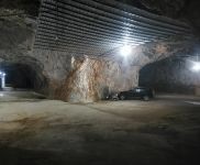 (出租) (鋪鋪通)桂林秀峰區桃花江路山洞內場地,冷庫出租