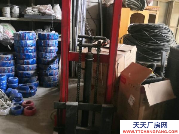 東安位置優越，交通方便，庫房平整。有電控門