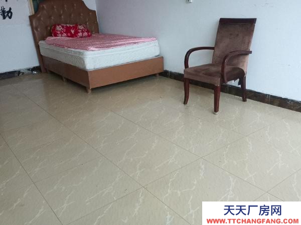 贛州市瑞金物資倉庫 本是寫字樓可以用來房貨，空間很大一個單間加一個客廳