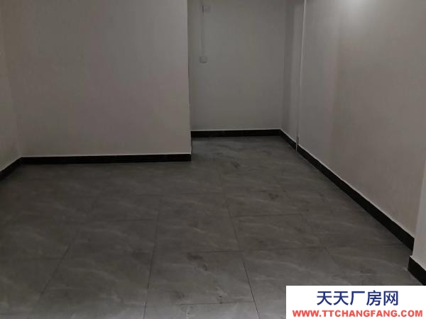 贛州市信豐物資倉庫 房屋出租，一樓可辦公、住人，獨立衛生間。制衣、窗簾加工