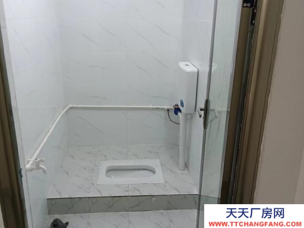 贛州市信豐物資倉庫 房屋出租，一樓可辦公、住人，獨立衛生間。制衣、窗簾加工