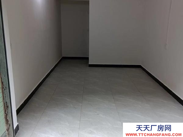 贛州市信豐物資倉庫 房屋出租，一樓可辦公、住人，獨立衛生間。制衣、窗簾加工