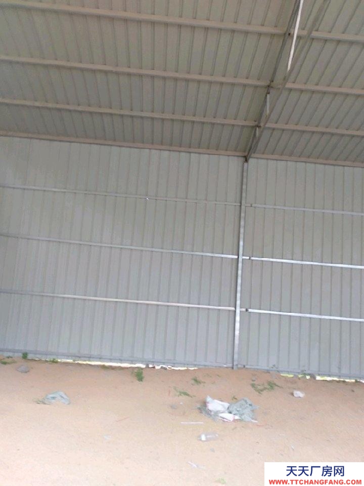 承德 雙灤(出租) 交通方便，大車(chē)能進(jìn)院，可做廠房，倉(cāng)庫(kù)有三項(xiàng)電，水井