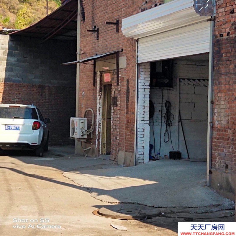 承德 開發區(出租) 出租大石廟院內庫房，交通便利，可放東西用，庫房可以進車