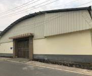 房子位于大河鄉蒙正村西瓜園附近，是一棟三層樓房單層面積約130多平，并且包含一個200多平的廠房，可作...