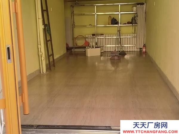 愛(ài)輝出售出租榮耀世紀(jì)地上車(chē)庫(kù)22平方，已裝修