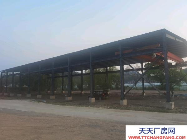 贛州市于都機加工廠房 水電三通，辦公室，宿舍已完善，可進17.5掛車，個人廠房。