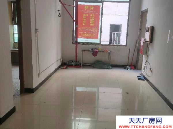 贛州市于都金制衣廠 原制衣廠房二樓，可作寫字樓辦公（具體情況線下面談，電話聯系）