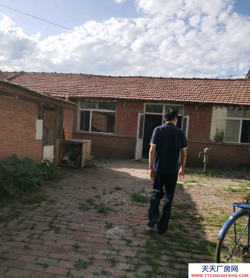 承德 圍場(出租) 通祥街臨街400平大院，貨車可進院。