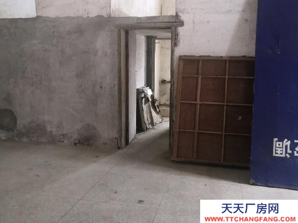 贛州市寧都物資倉庫  房子有三個(gè)門面150平米里面有閣樓可以做倉庫廠房開店