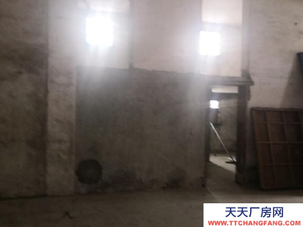 贛州市寧都物資倉庫  房子有三個(gè)門面150平米里面有閣樓可以做倉庫廠房開店