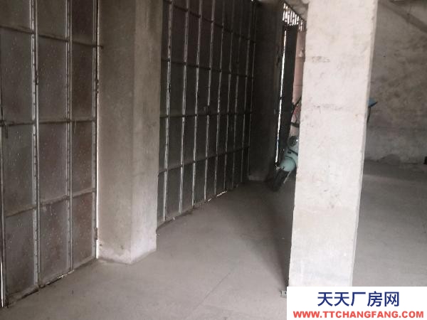 贛州市寧都物資倉庫  房子有三個(gè)門面150平米里面有閣樓可以做倉庫廠房開店