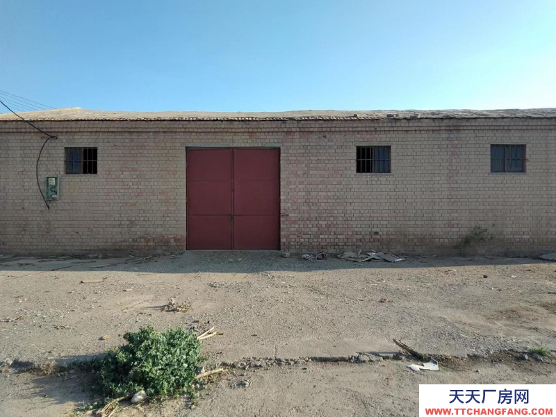 (出租) 庫房高四米，院地面用水泥鋪的后院彩鋼頂蓋好的羊圈，院墻用磚蓋