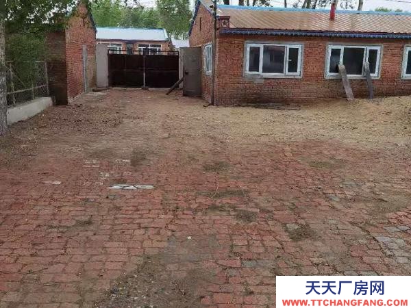 蘭西肖天洞村現(xiàn)有豬場(chǎng)，設(shè)備齊全