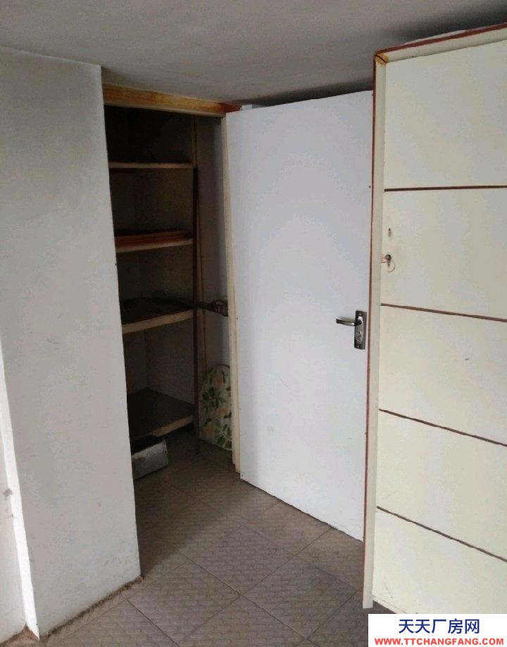 (出租) 暖庫可停車放貨,放怕凍物品。 門:高1.94寬3.3進深6米