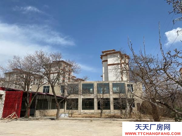 樂(lè)都區(qū)青石頭農(nóng)莊斜對(duì)面（悅來(lái)飯館）隔壁