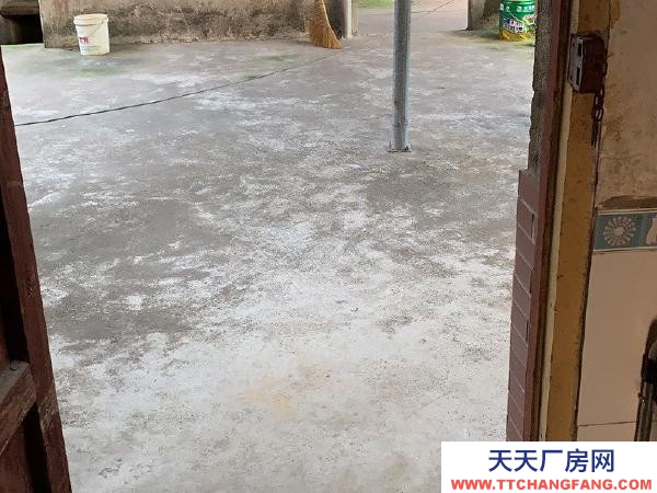 宜春市袁州機加工廠房  一屋200平米可做倉庫或小型加工廠，二樓可以住戶