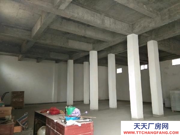 宜春市袁州機加工廠房 本廠房是水泥框架結構，內高5.2米。交通方便可進大掛車。