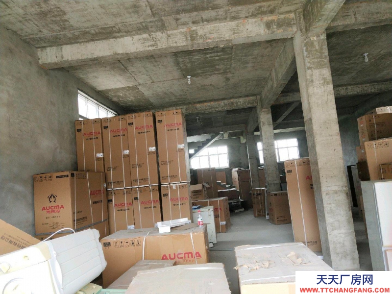 (出售) 兩層一樓可當(dāng)倉(cāng)庫(kù)廠(chǎng)房二樓住房三室一廳一廚一衛(wèi)陽(yáng)臺(tái)靠公路