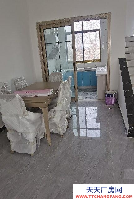 (出租) 有三相電,3層半樓房1樓650平方2-3樓套房