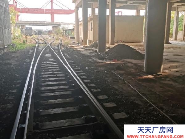 宜春市樟樹物資倉庫 六碼頭散貨場，有鐵路專用線直通庫房里。