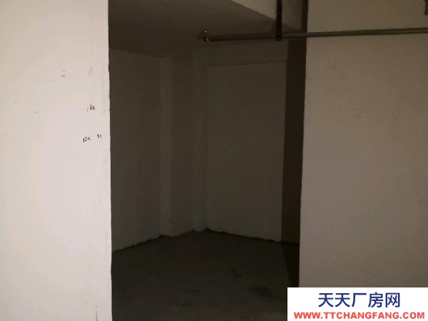 宜春市高安物資倉庫 地下儲藏間，小車進出很方便