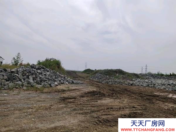 望花庫房，大院出租。位置便利。人，場地寬敞。