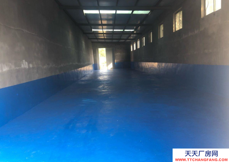 站前現有面積500多平高7米鋼結構房出租，干凈整潔。