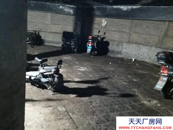西市可做快遞公司，存放貨物，車輛……車棚出租