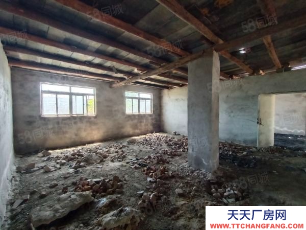 雙臺(tái)子離興隆二百4公里，可做庫(kù)房，人，前后都有院子