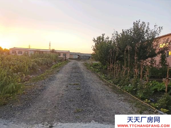 雙臺子距離市區近，交通便利，道路通暢，場院寬闊！