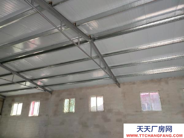 雙臺子305國道旁天寶農機北50米停車場院內，出入方便。