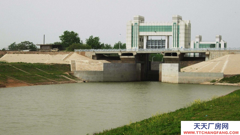 東莞市橫瀝鎮(zhèn)１１０００平方獨(dú)門獨(dú)院廠房包租