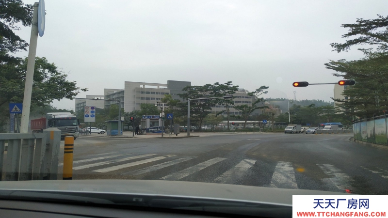 東莞市塘廈鎮(zhèn)四村11000平方獨(dú)棟廠房出租