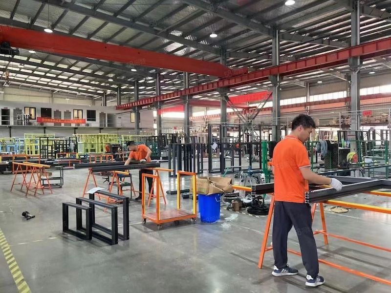 (出租）經(jīng)開(kāi)區(qū)800鋼結(jié)構(gòu)帶雨棚 帶5噸行車，適合加工倉(cāng)儲(chǔ)辦公！