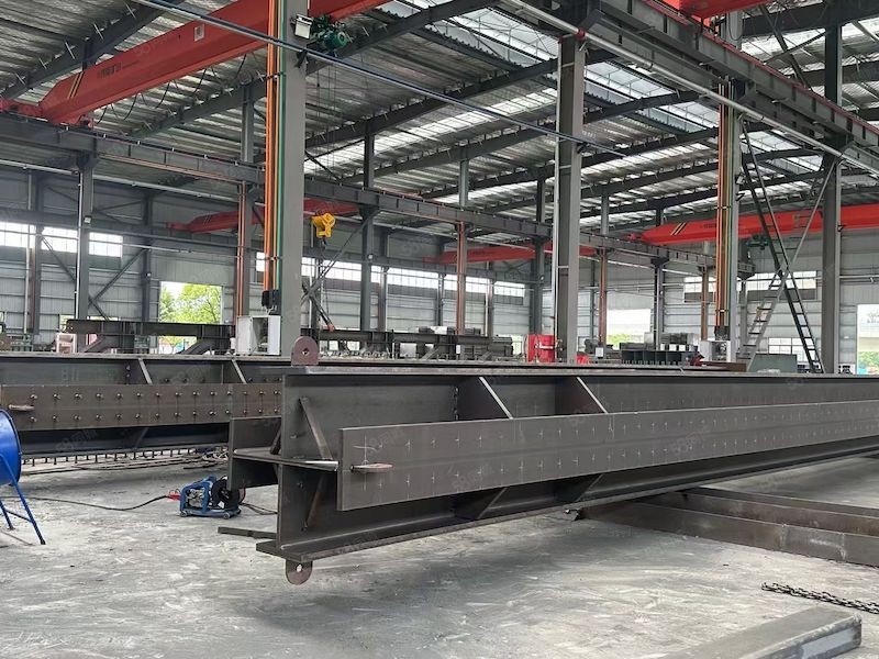 (出租)經(jīng)開區(qū)800鋼結構帶雨棚 帶5噸行車,適合加工倉儲辦公!