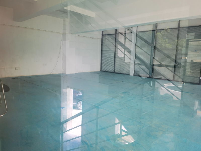 松江車墩二樓小面積辦公場(chǎng)地明亮有隔層