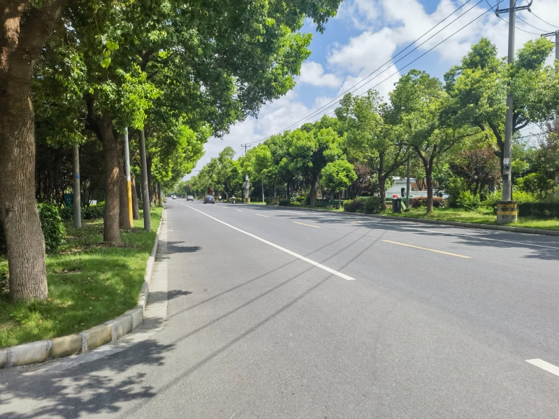 松江車墩二樓小面積辦公場(chǎng)地明亮有隔層