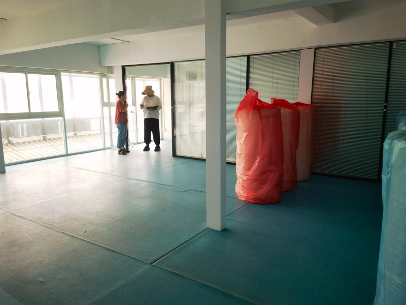 松江車墩二樓小面積辦公場(chǎng)地明亮有隔層