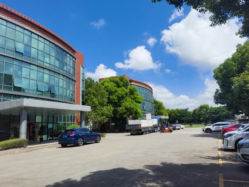 松江車墩二樓小面積辦公場(chǎng)地明亮有隔層