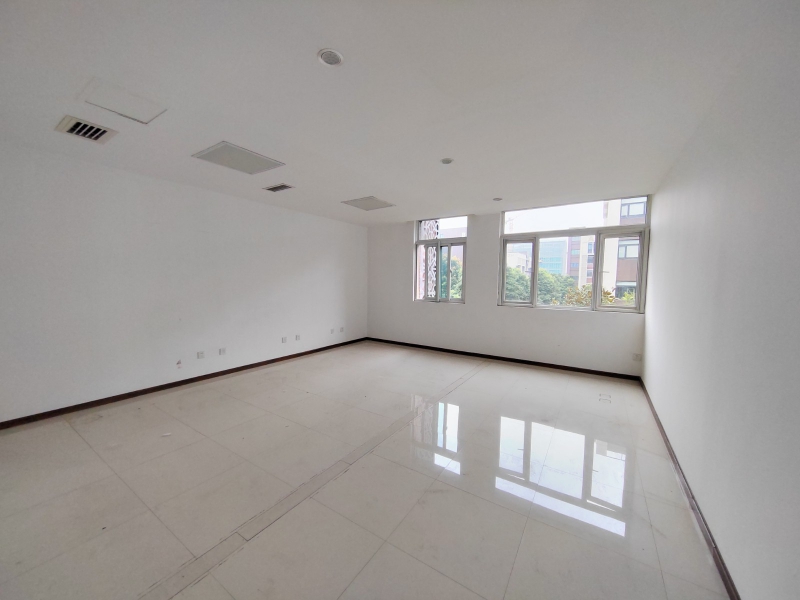 新年特惠特價!國家級孵化器,框架廠房,辦公研發生產都可,整層580平米