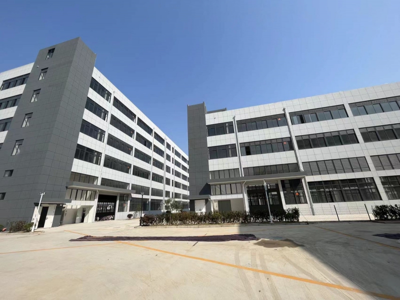 單層磚混結構廠房 12米層高 跨度24米 獨門獨院 送院子非中介,甲方一手房源,歡迎各企業蒞臨項目參觀考...