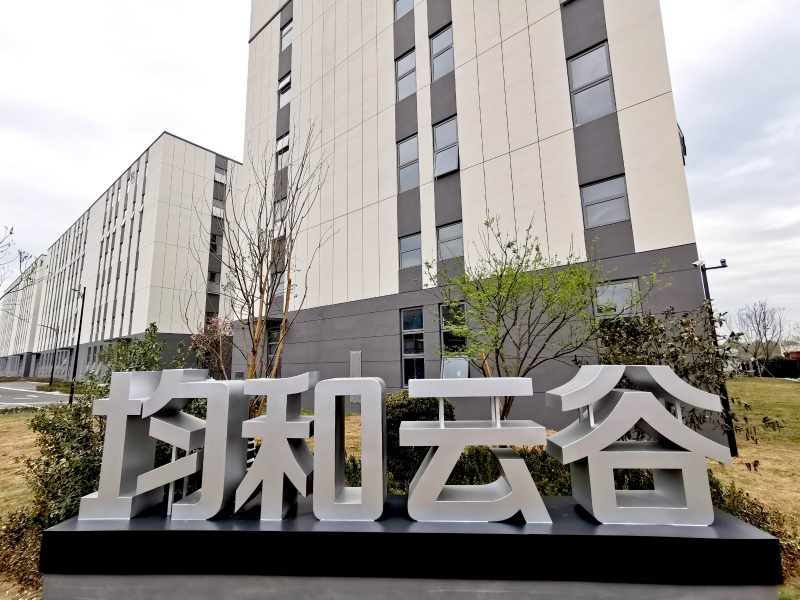 低首付,快速路旁,高速口首層8米1的2.5層標準框架結構廠房